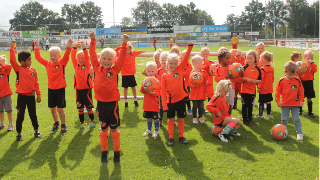 Gratis bal en voetbalshirt bij deelname Jong Oranje op Open Dag S.V. Nieuwleusen