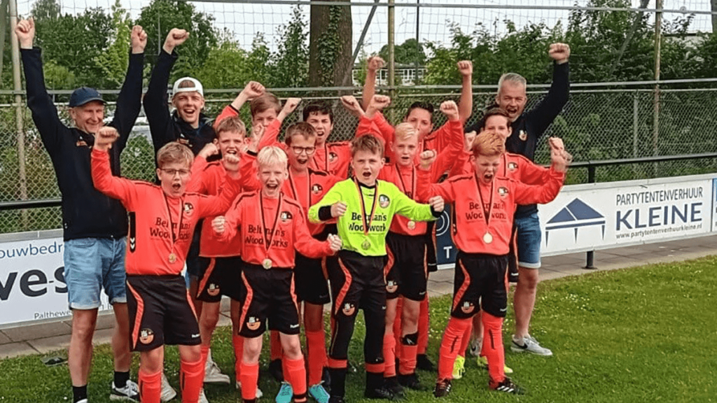 S.V. Nieuwleusen JO12-1 kampioen 4e fase S.V. Nieuwleusen JO12-1 kampioen 4e fase