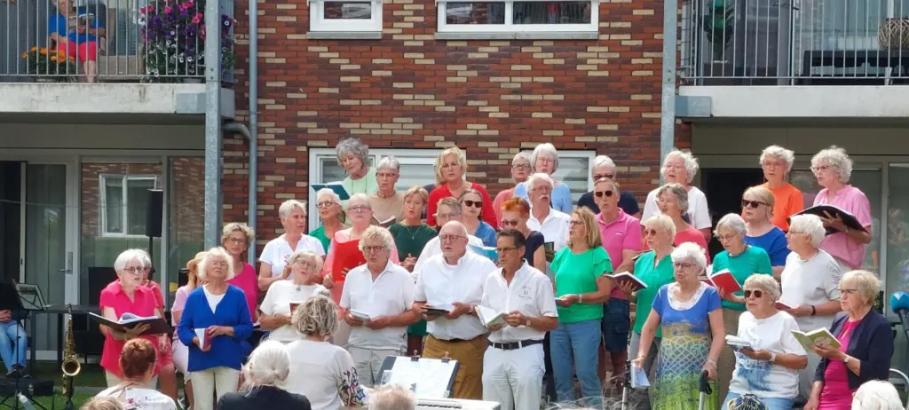 Ideaal weer zorgt mede voor oergezellig muziek in de tuin