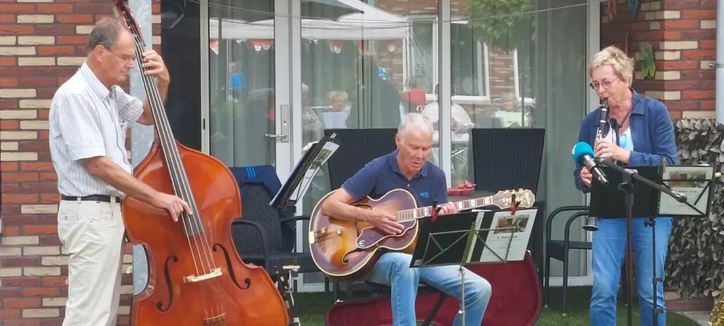 Ideaal weer zorgt mede voor oergezellig muziek in de tuin