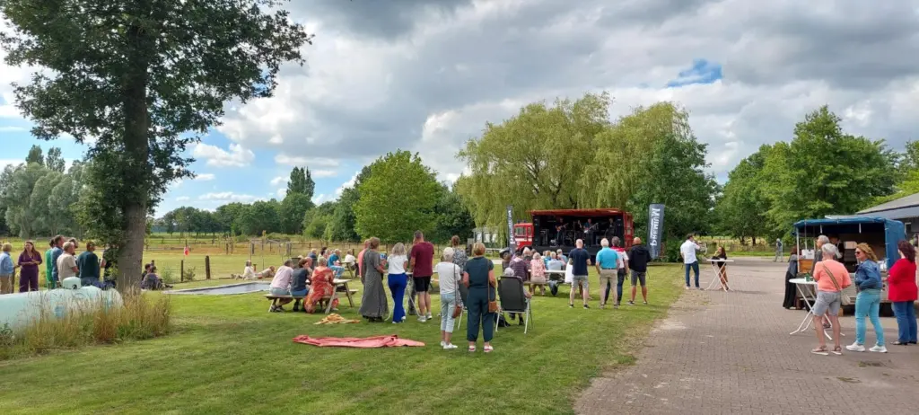 Ideaal weer zorgt mede voor oergezellig muziek in de tuin