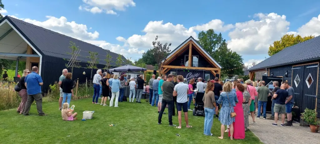 Ideaal weer zorgt mede voor oergezellig muziek in de tuin