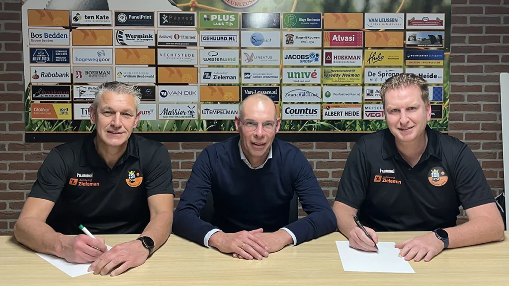 Succesvol trainersduo verlengt bij S.V. Nieuwleusen