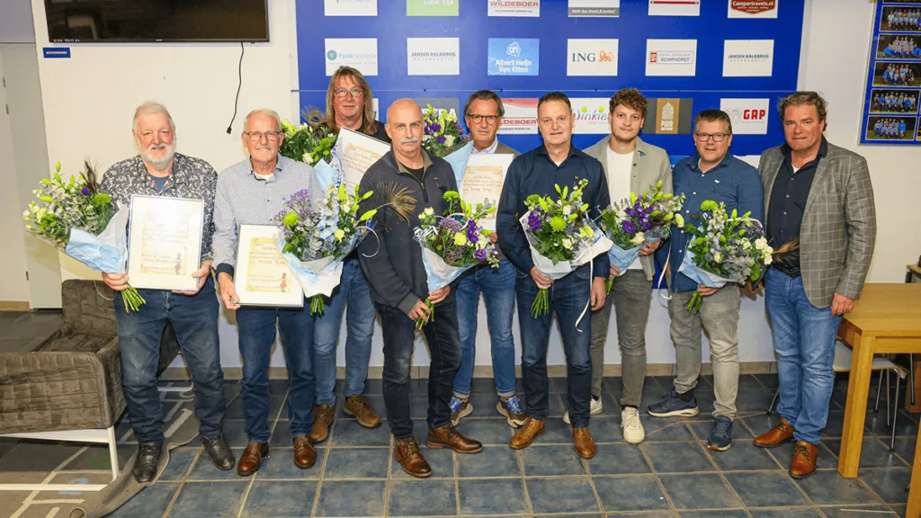 Kwart eeuw, halve eeuw, 60 jaar: USV huldigt jubilarissen Kwart eeuw, halve eeuw, 60 jaar: USV huldigt jubilarissen