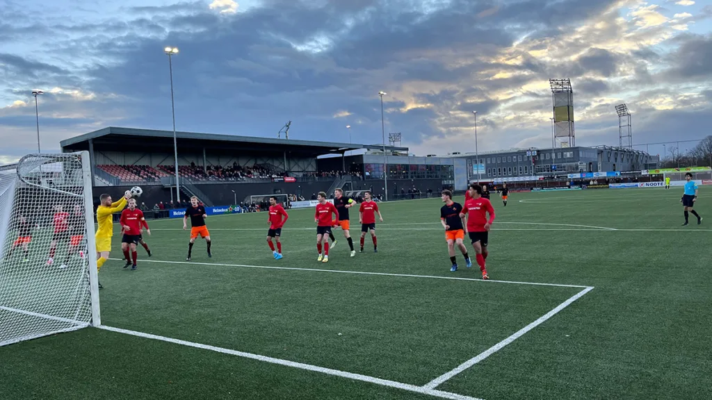 Nieuwleusen houdt stand in zinderende wedstrijd Nieuwleusen houdt stand in zinderende wedstrijd