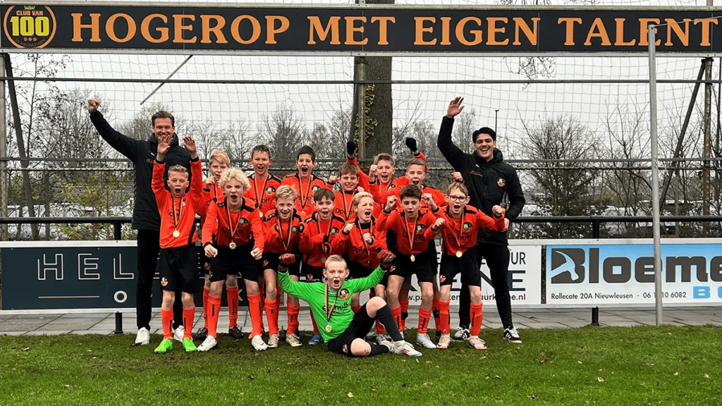 Kampioenen! S.V. Nieuwleusen JO13-1 heerst in 1e Klasse