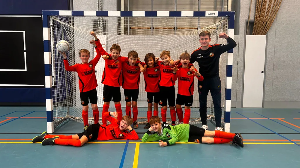 Spannende Strijd Beslist: S.V. Nieuwleusen JO11-2 Pakt Zaaltitel Spannende Strijd Beslist: S.V. Nieuwleusen JO11-2 Pakt Zaaltitel