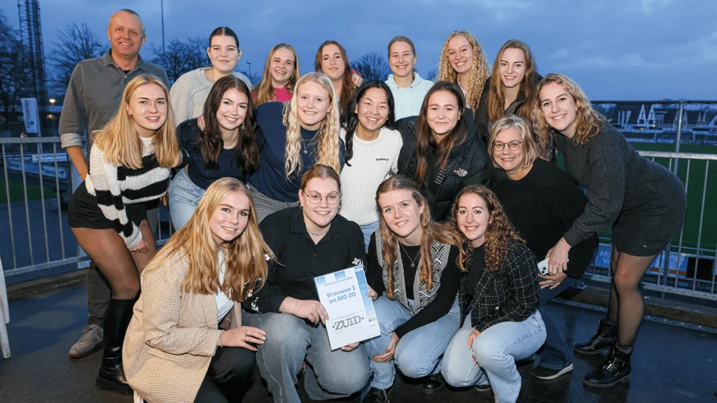 USV proost op 2025 en presenteert nieuwe trainer