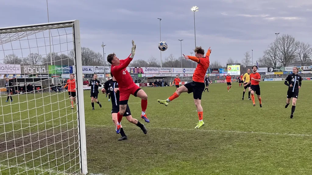 S.V. Nieuwleusen wint van VV Helpman en herovert koppositie