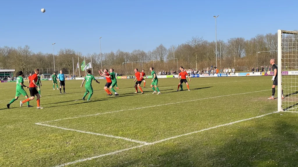 SV Nieuwleusen verliest van LTC, maar houdt zicht op periodetitel SV Nieuwleusen verliest van LTC, maar houdt zicht op periodetitel