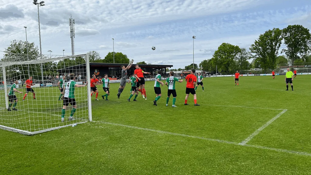 S.V. Nieuwleusen verslaat Gramsbergen en ruikt kampioenschap