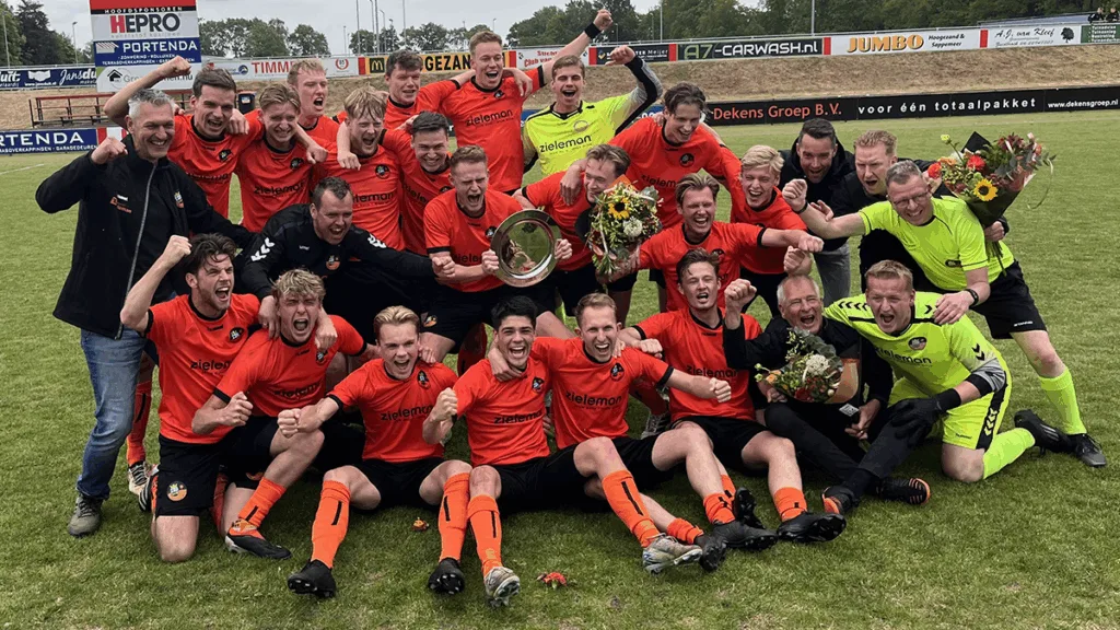 Historische Promotie: SV Nieuwleusen Kampioen van de 2e Klasse!