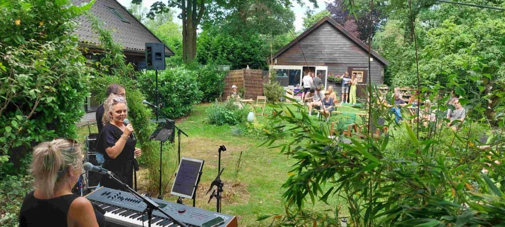 Succesvol &#8220;Muziek in de Tuin&#8221; brengt jong en oud samen
