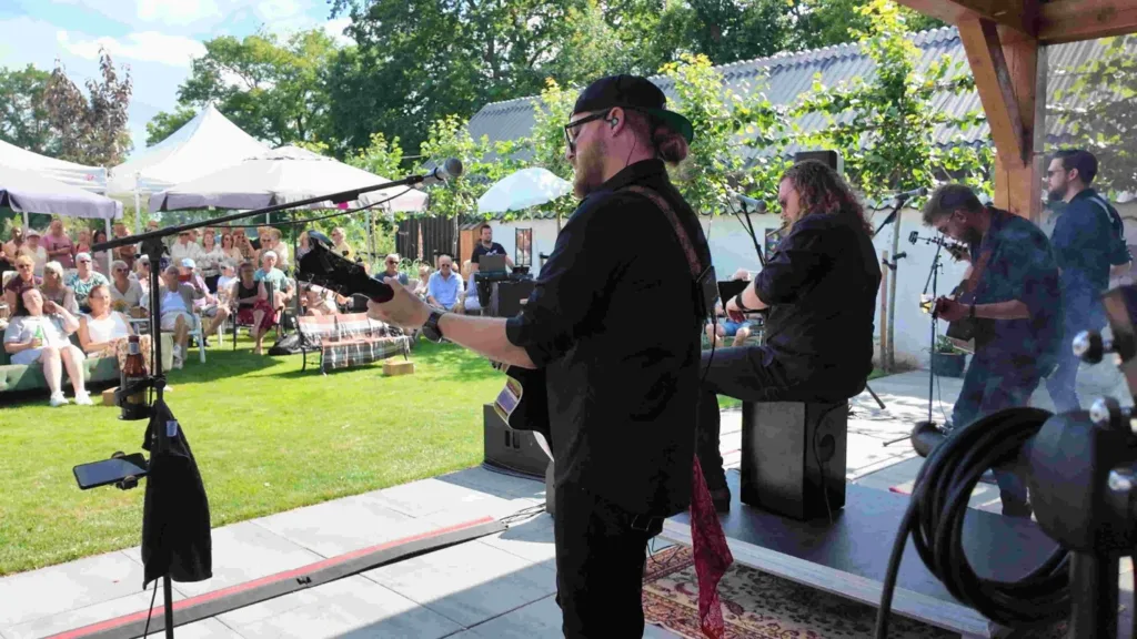 Succesvol &#8220;Muziek in de Tuin&#8221; brengt jong en oud samen