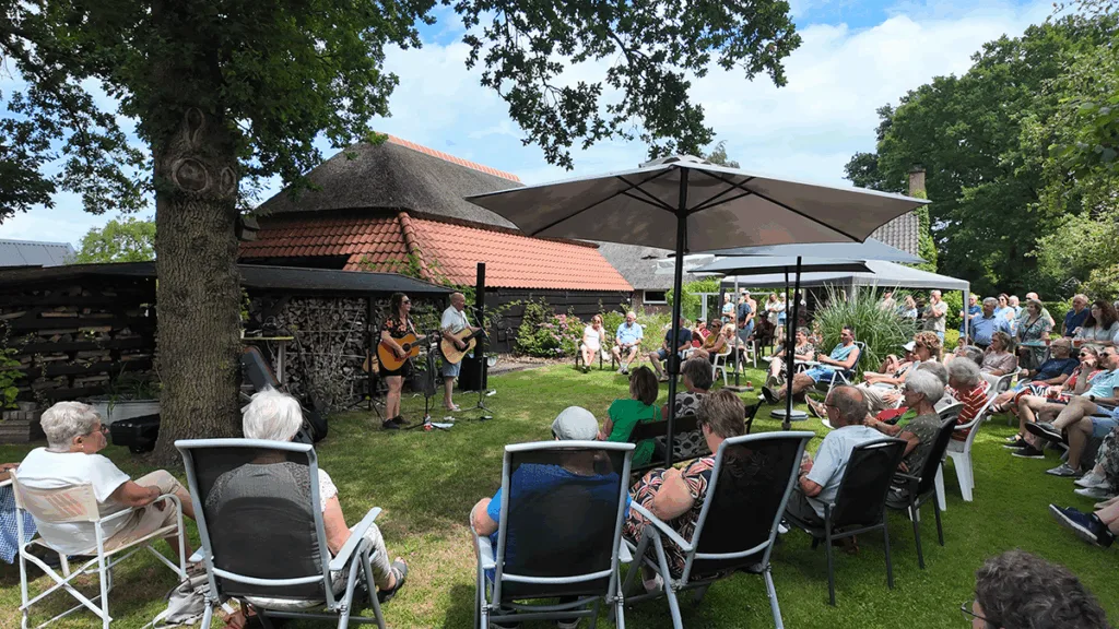 Succesvol &#8220;Muziek in de Tuin&#8221; brengt jong en oud samen