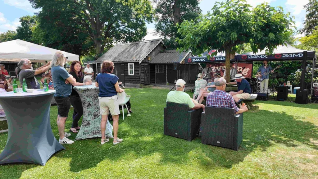 Succesvol &#8220;Muziek in de Tuin&#8221; brengt jong en oud samen