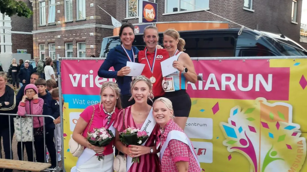 Lopers Loopgroep AG ’85 presteren in Dinant en Dedemsvaart Lopers Loopgroep AG ’85 presteren in Dinant en Dedemsvaart