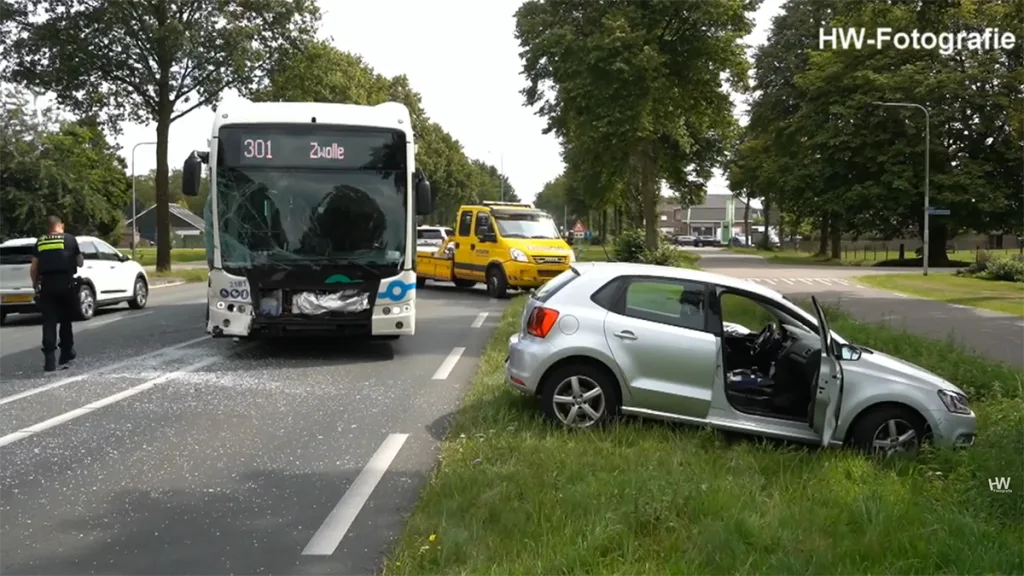 Verkeersongeval op N377 bij Nieuwleusen: Automobilist gewond Verkeersongeval op N377 bij Nieuwleusen: Automobilist gewond