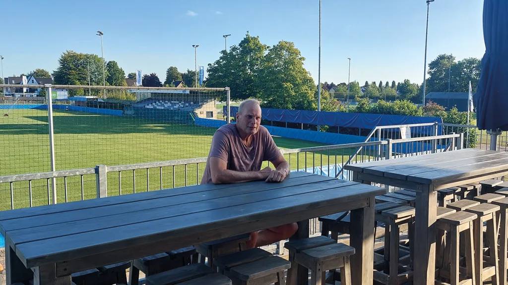 Arne Meesters maakt nieuwe bartafels voor USV Arne Meesters maakt nieuwe bartafels voor USV