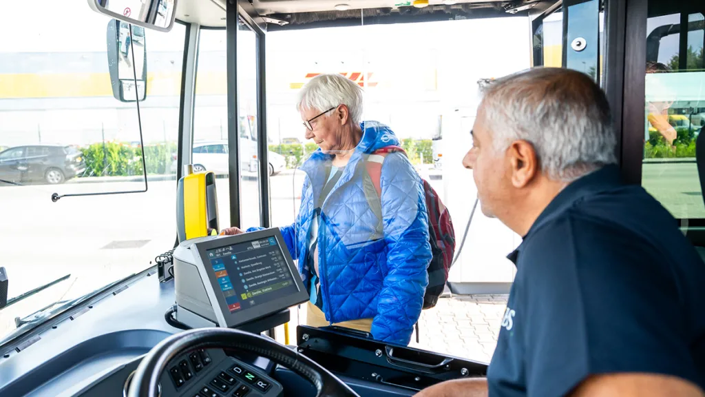 Veilig en zelfstandig reizen met bus en trein? Volg de OV-cursus! Veilig en zelfstandig reizen met bus en trein? Volg de OV-cursus!