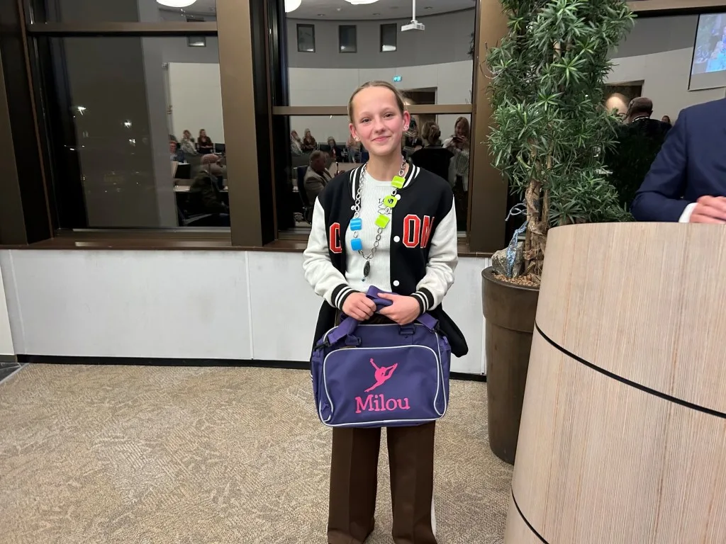 Milou Groen (12) geïnstalleerd als 5e kinderburgemeester Dalfsen