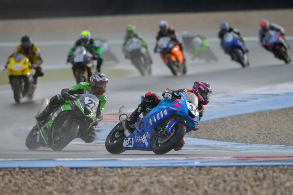 Van Kalkeren pakt IDC Supercup 600 na bloedstollende sprint