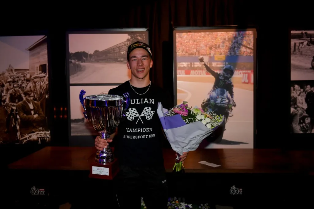 Van Kalkeren pakt IDC Supercup 600 na bloedstollende sprint