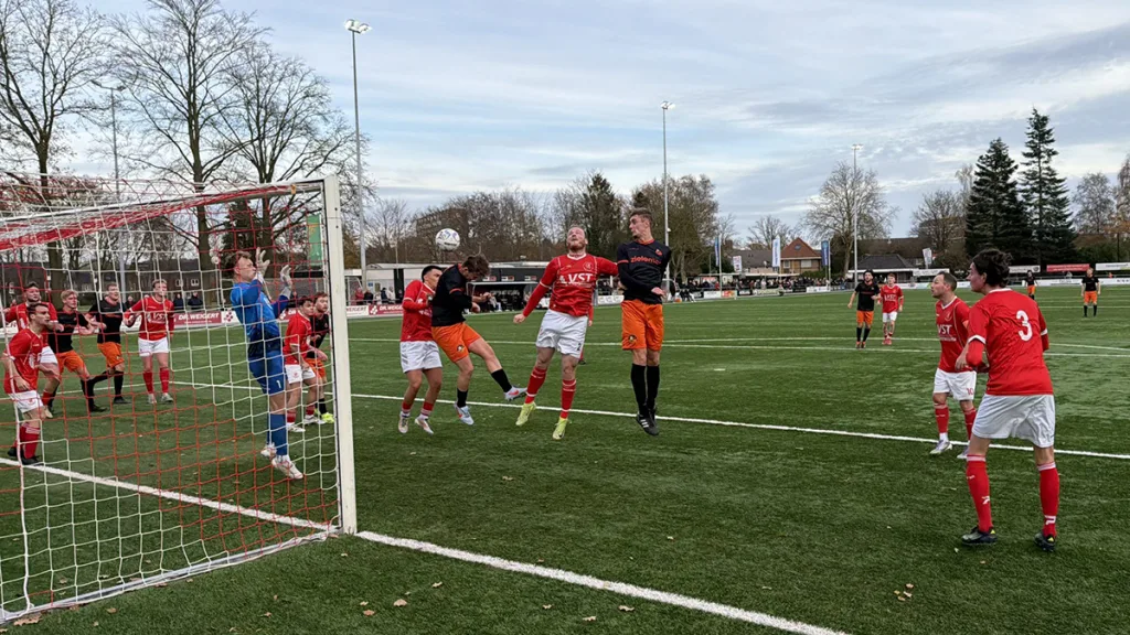 Achilles ’12 – S.V. Nieuwleusen: Spektakel, strijd en 2-2 in slotfase Achilles '12 - S.V. Nieuwleusen: Spektakel, strijd en 2-2 in slotfase