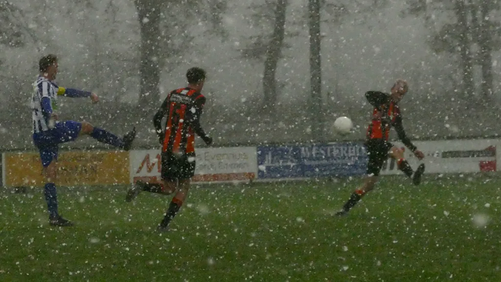 USV herpakt zich knap in de sneeuw tegen Sweel (1-1) USV herpakt zich knap in de sneeuw tegen Sweel (1-1)