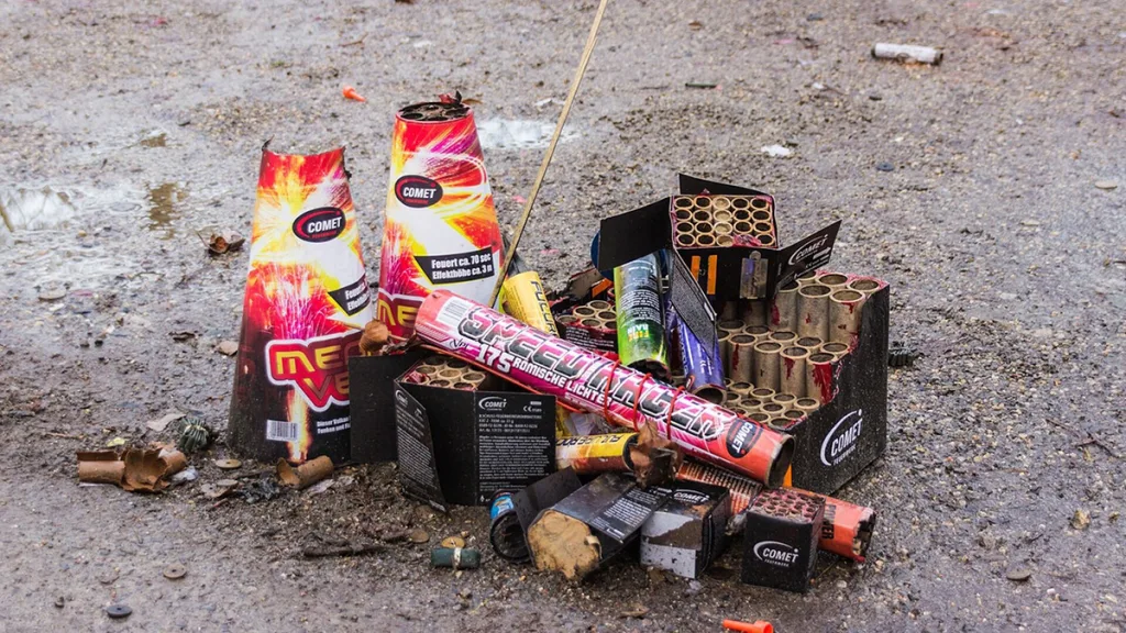 Ruim vuurwerk op en verdien €0,50 per zak Ruim vuurwerk op en verdien €0,50 per zak