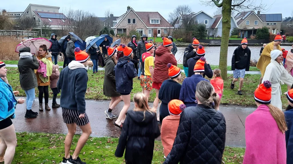 Nieuwjaarsduik Nieuwleusen: fris 2026 in voor het goede doel Nieuwjaarsduik Nieuwleusen: fris 2026 in voor het goede doel