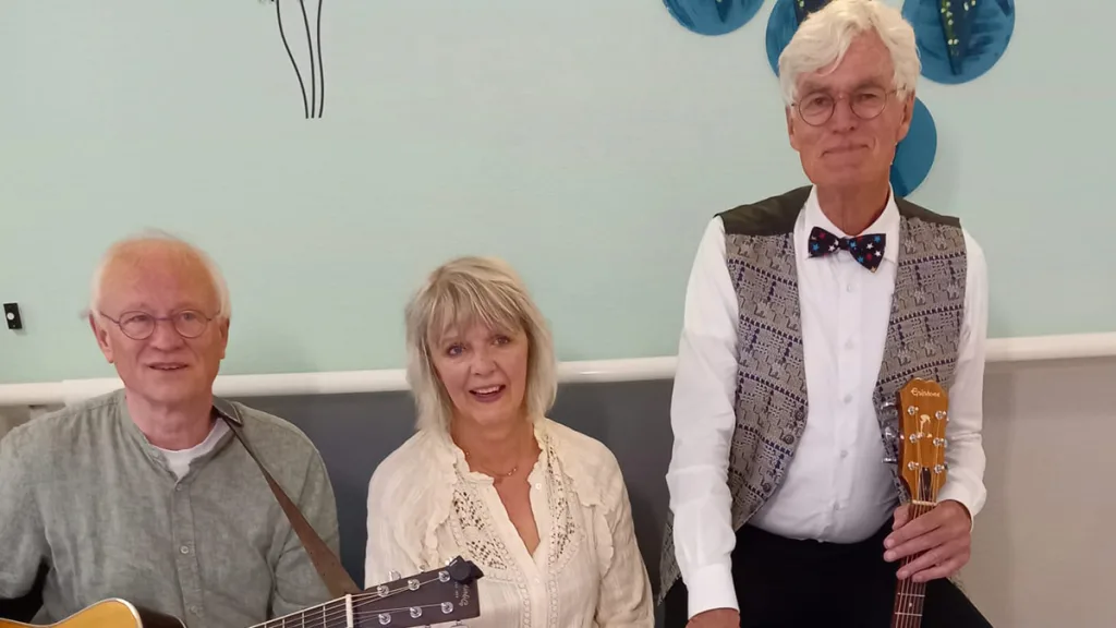 Kerstliedjes, ballads en meezingers door “Mevrouw Vlinder” Kerstliedjes, ballads en meezingers door “Mevrouw Vlinder”