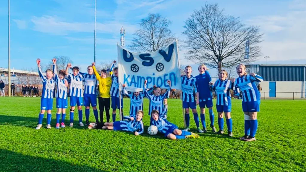 USV JO13-1 viert kampioenschap na zege op Be Quick ’28 USV JO13-1 viert kampioenschap na zege op Be Quick ’28