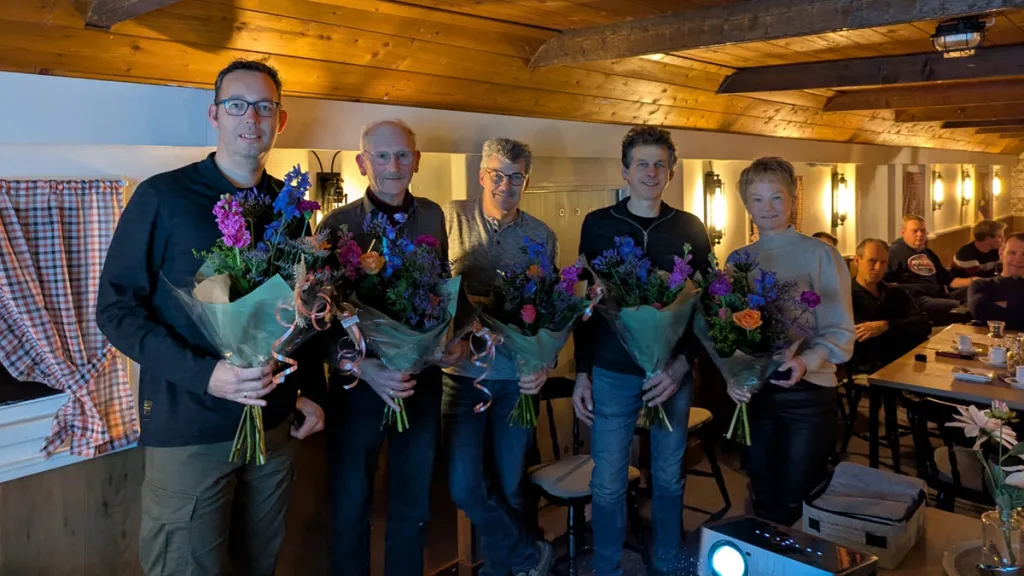 Clubkampioenen en jubilarissen AG ’85 gehuldigd Clubkampioenen en jubilarissen AG ’85 gehuldigd