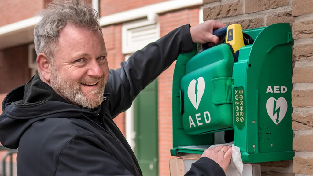 Dalfsen geeft subsidie voor nieuwe AED&rsquo;s in de buurt