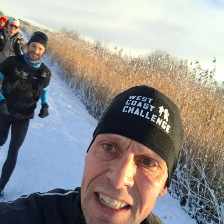 AG ’85-lopers trotseren sneeuw in zware trailruns