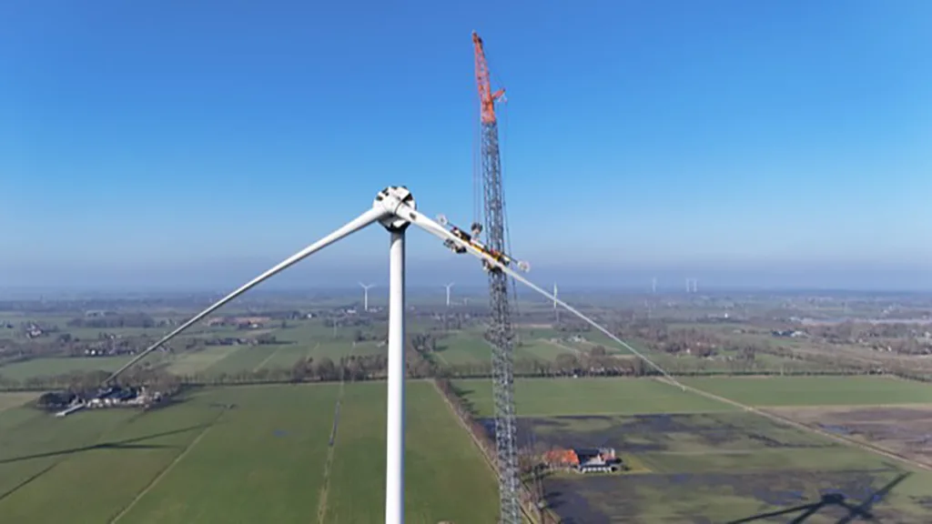 Demontage windturbine Ebbenweg in volle gang