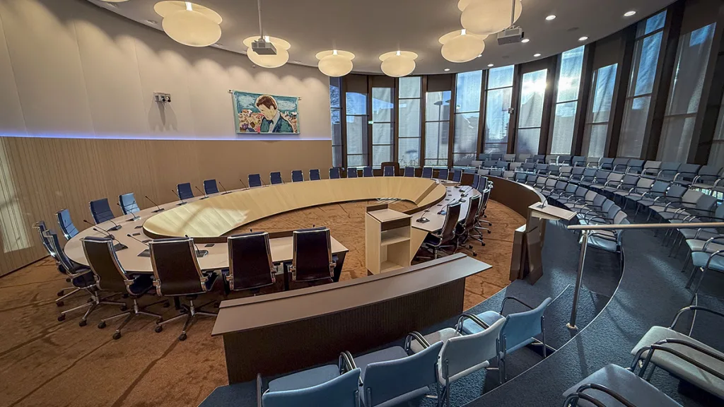 Vernieuwde raadzaal Dalfsen klaar voor groei en 23 zetels