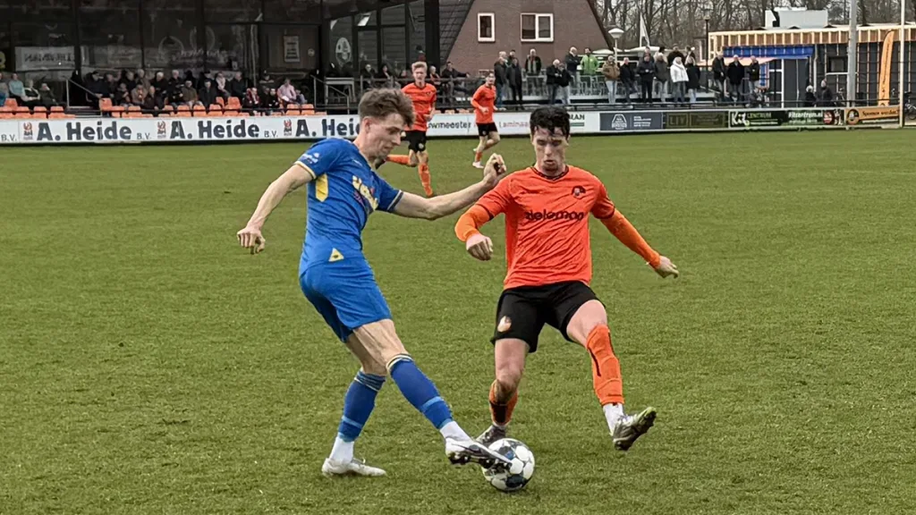 S.V. Nieuwleusen pakt belangrijke zege op Vroomshoopse Boys S.V. Nieuwleusen pakt belangrijke zege op Vroomshoopse Boys