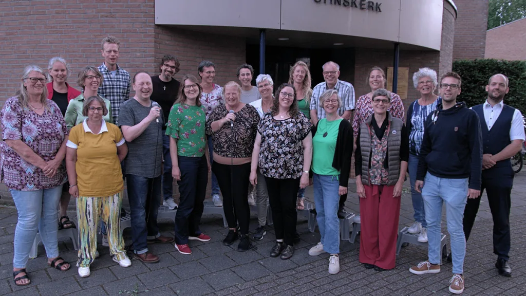 Gospelkoor OneSpirit zingt in Ontmoetingskerk Nieuwleusen