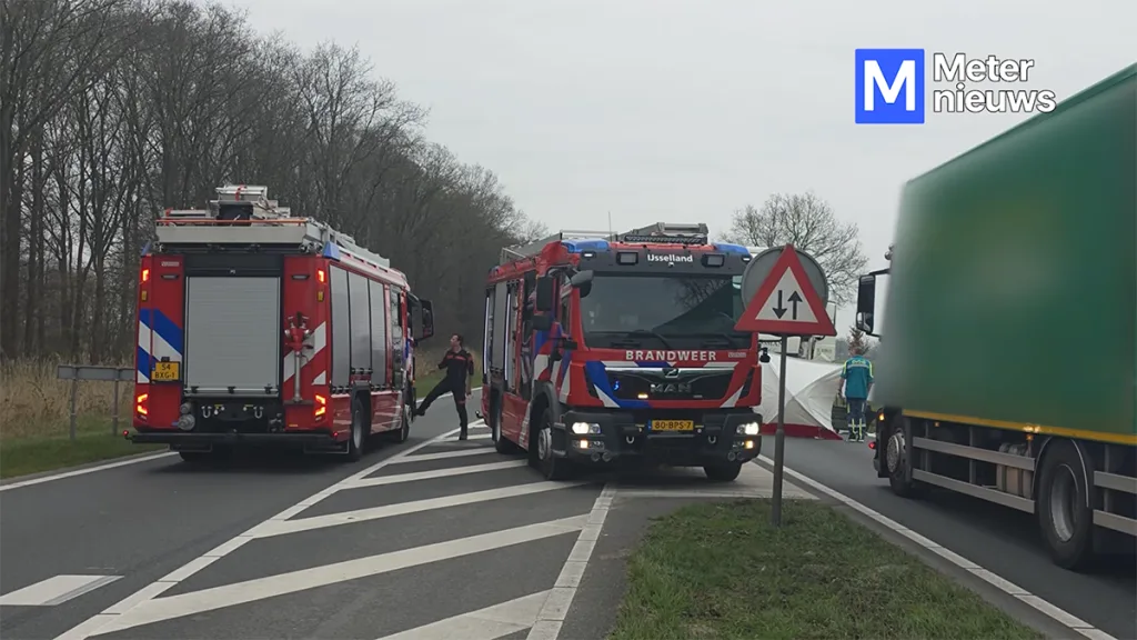 Dodelijk ongeluk op N377 bij De Lichtmis: weg afgesloten Dodelijk ongeluk op N377 bij De Lichtmis: weg afgesloten