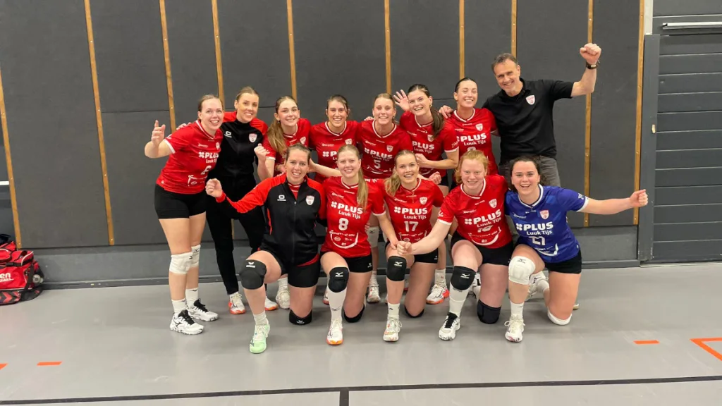 Flash wint thriller, maar degradeert uit Eerste Divisie Flash wint thriller, maar degradeert uit Eerste Divisie