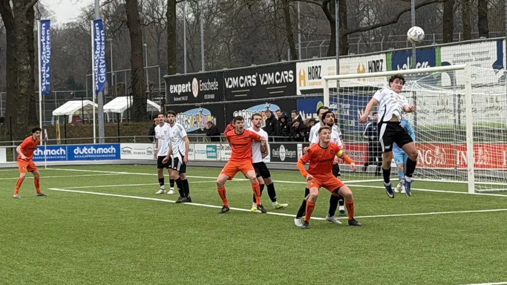 S.V. Nieuwleusen pakt punt in strijdlustig duel met Sparta S.V. Nieuwleusen pakt punt in strijdlustig duel met Sparta
