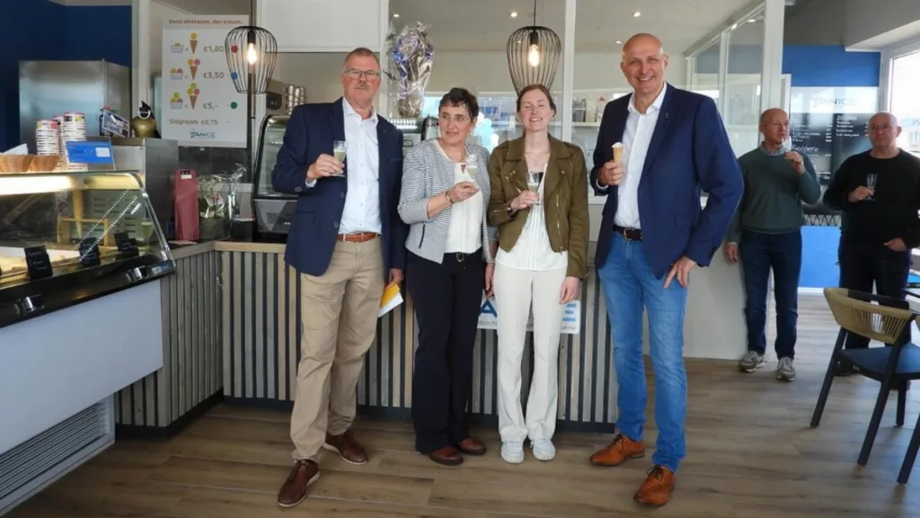 Nieuwleusen smult: IJssalon Yanice officieel geopend