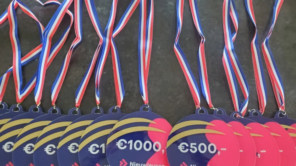 Nieuwleusen Synergie deelt ‘waarde-medailles’ uit tijdens brunch Nieuwleusen Synergie deelt ‘waarde-medailles’ uit tijdens brunch