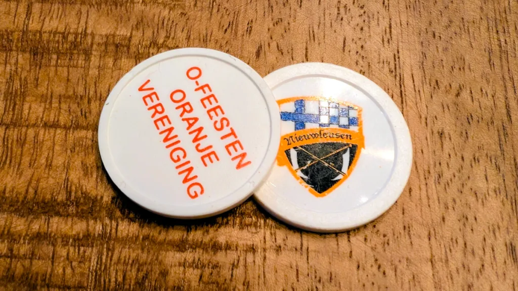 Oranjevereniging Nieuwleusen voert nieuwe jaar-munten in Oranjevereniging Nieuwleusen voert nieuwe jaar-munten in