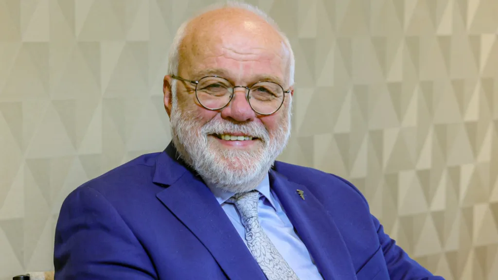 Afscheid wethouder Van Leeuwen: ‘Ik ga de mensen missen’ Afscheid wethouder Van Leeuwen: 'Ik ga de mensen missen'