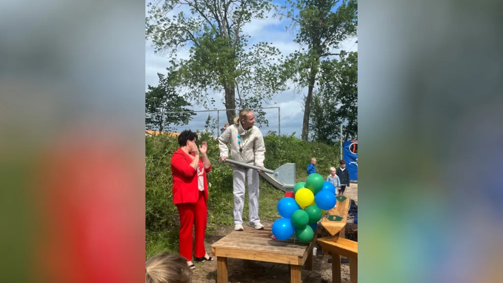 Feestelijke opening groen plein CBS De Meele Feestelijke opening groen plein CBS De Meele