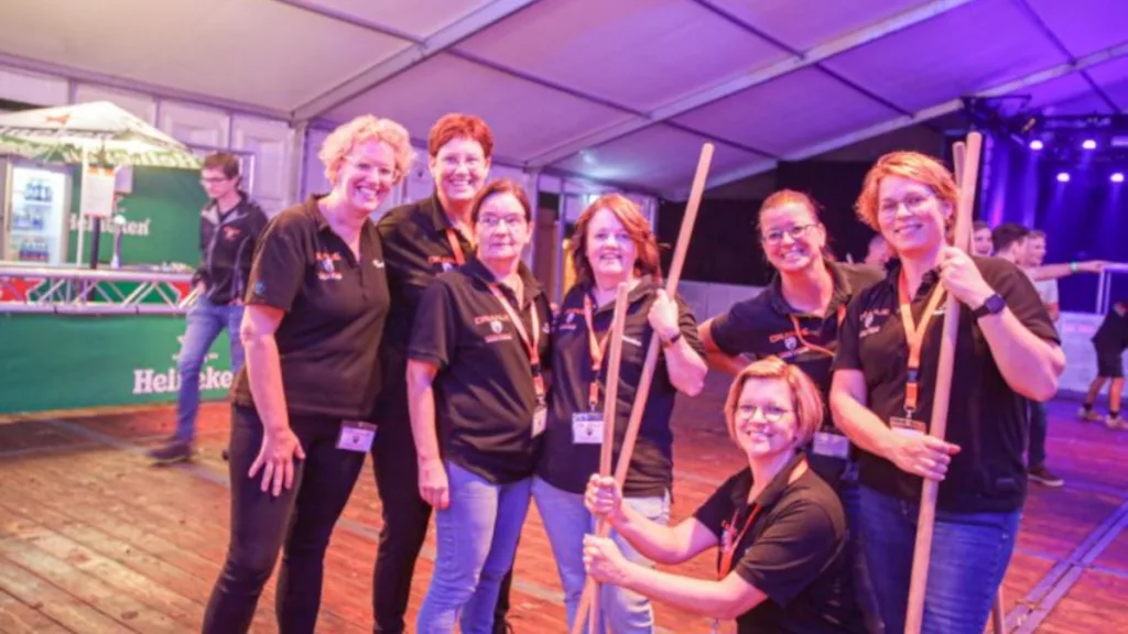 Vrijwilligers gezocht voor Oranjefeest Nieuwleusen Vrijwilligers gezocht voor Oranjefeest Nieuwleusen