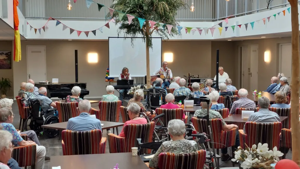 Tiz-Nix treedt op in verzorgingstehuizen Dalfsen